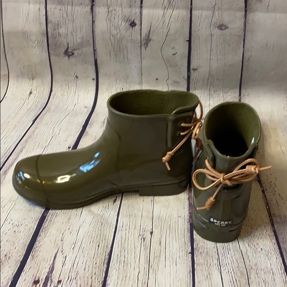 sperry walker turf rain boot